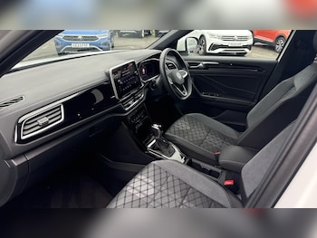 Used Volkswagen T-Roc 2024 for sale - 76494385: Photo