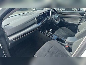 Used Volkswagen Golf 2023 for sale - 76101969: Photo 2
