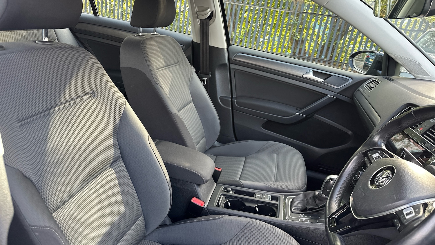 Used Volkswagen Golf 2018 for sale - 76393915: Photo 15