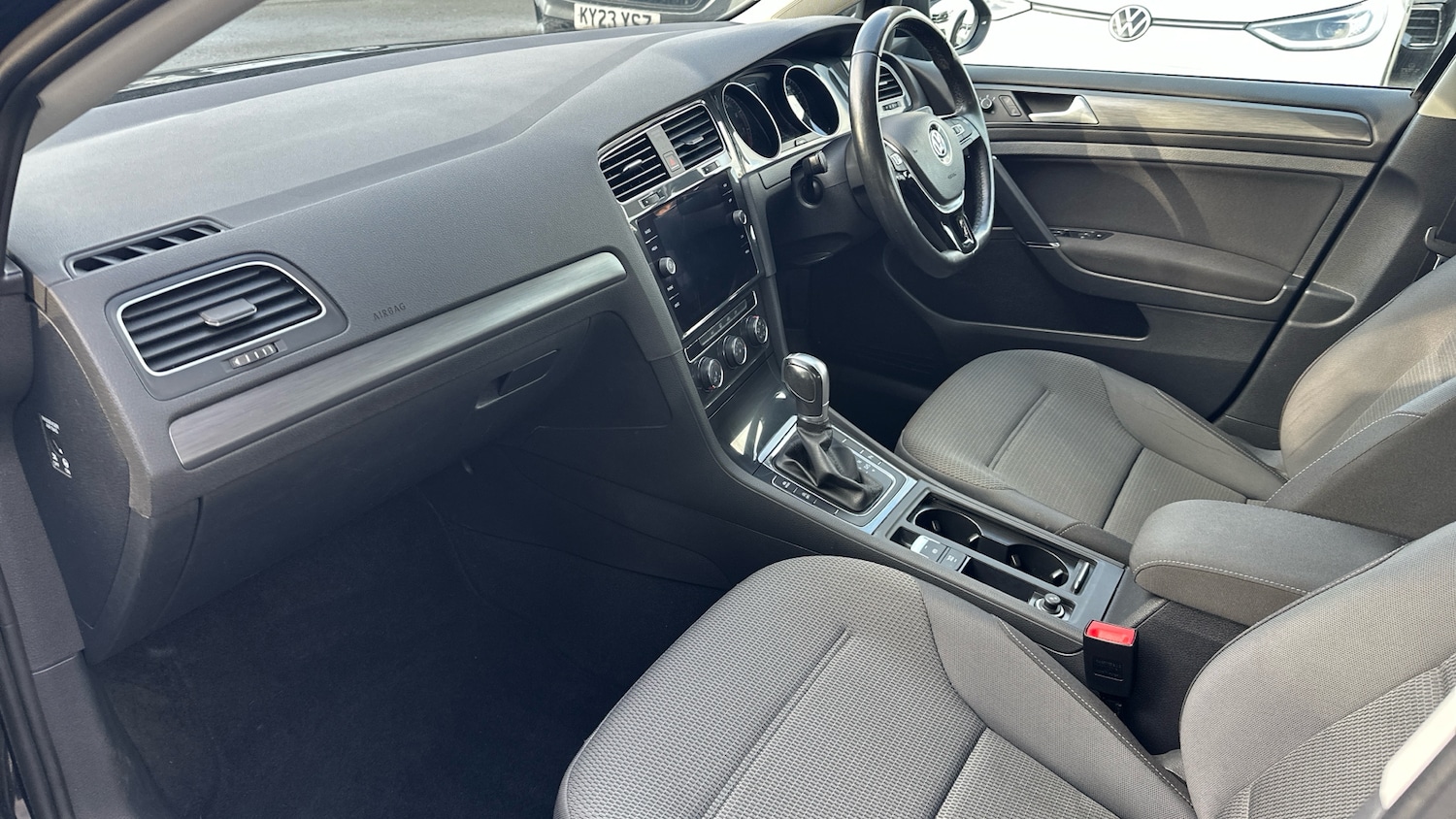 Used Volkswagen Golf 2018 for sale - 76393915: Photo 2