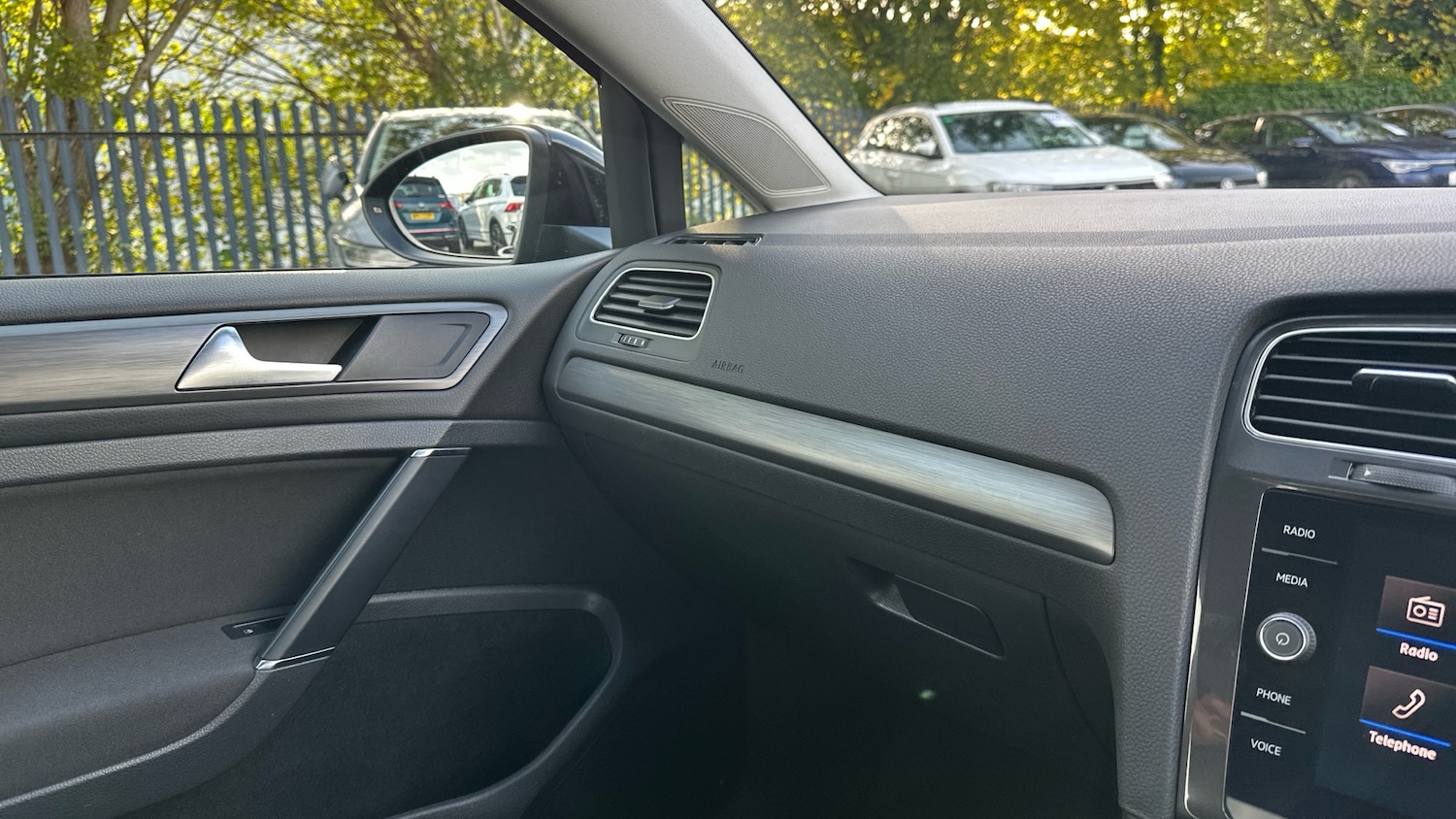 Used Volkswagen Golf 2018 for sale - 76393915: Photo 32