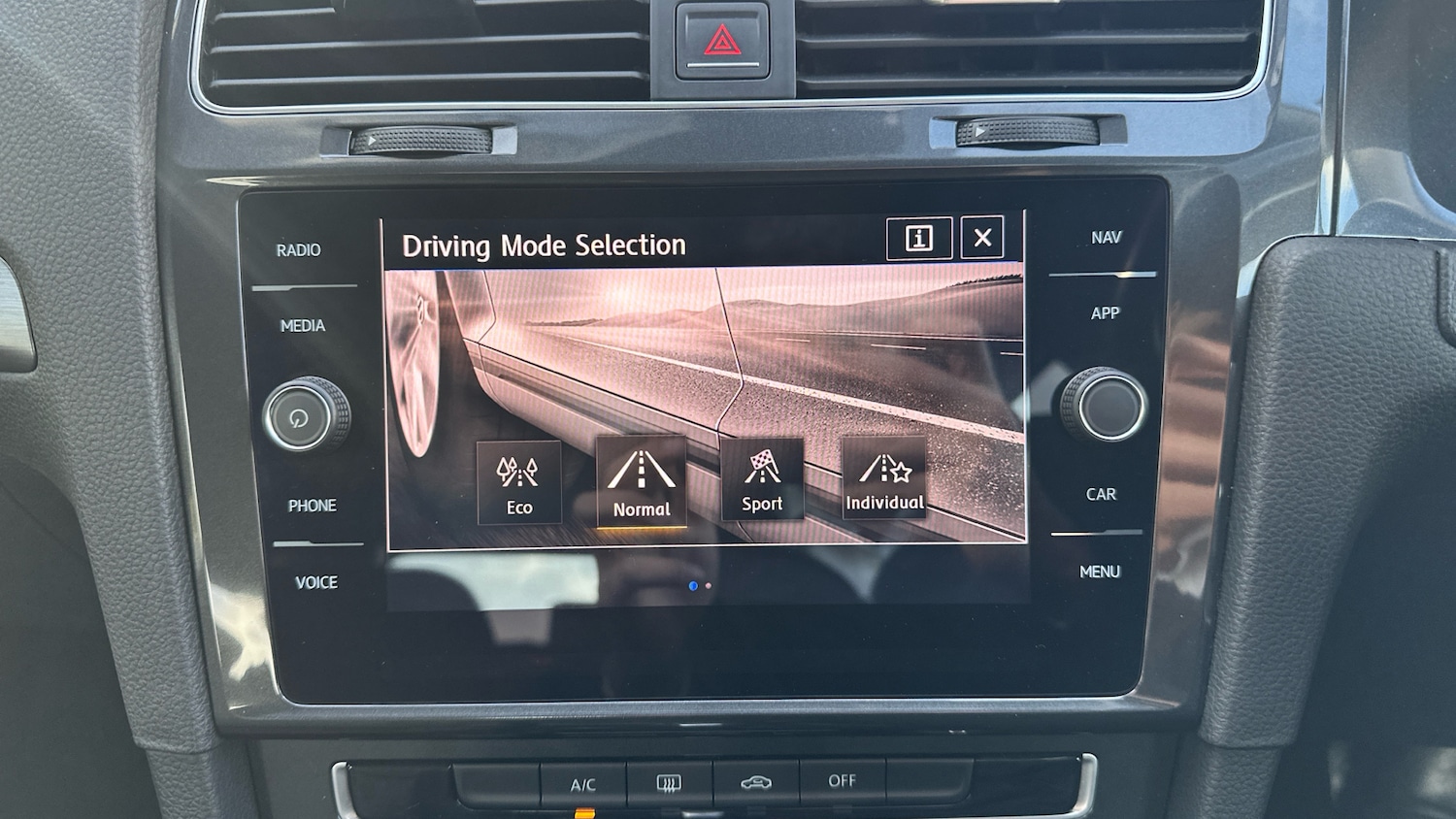 Used Volkswagen Golf 2018 for sale - 76393915: Photo 33