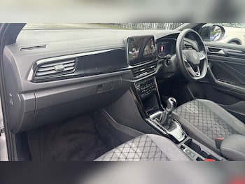 Used Volkswagen T-Roc 2024 for sale - 77776147: Photo