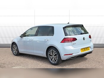Used Volkswagen Golf 2018 for sale - 78633152: Photo