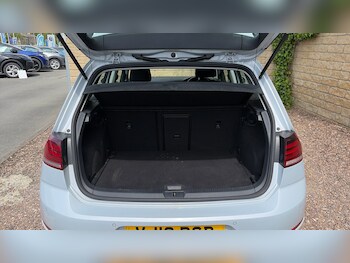 Used Volkswagen Golf 2018 for sale - 78633152: Photo