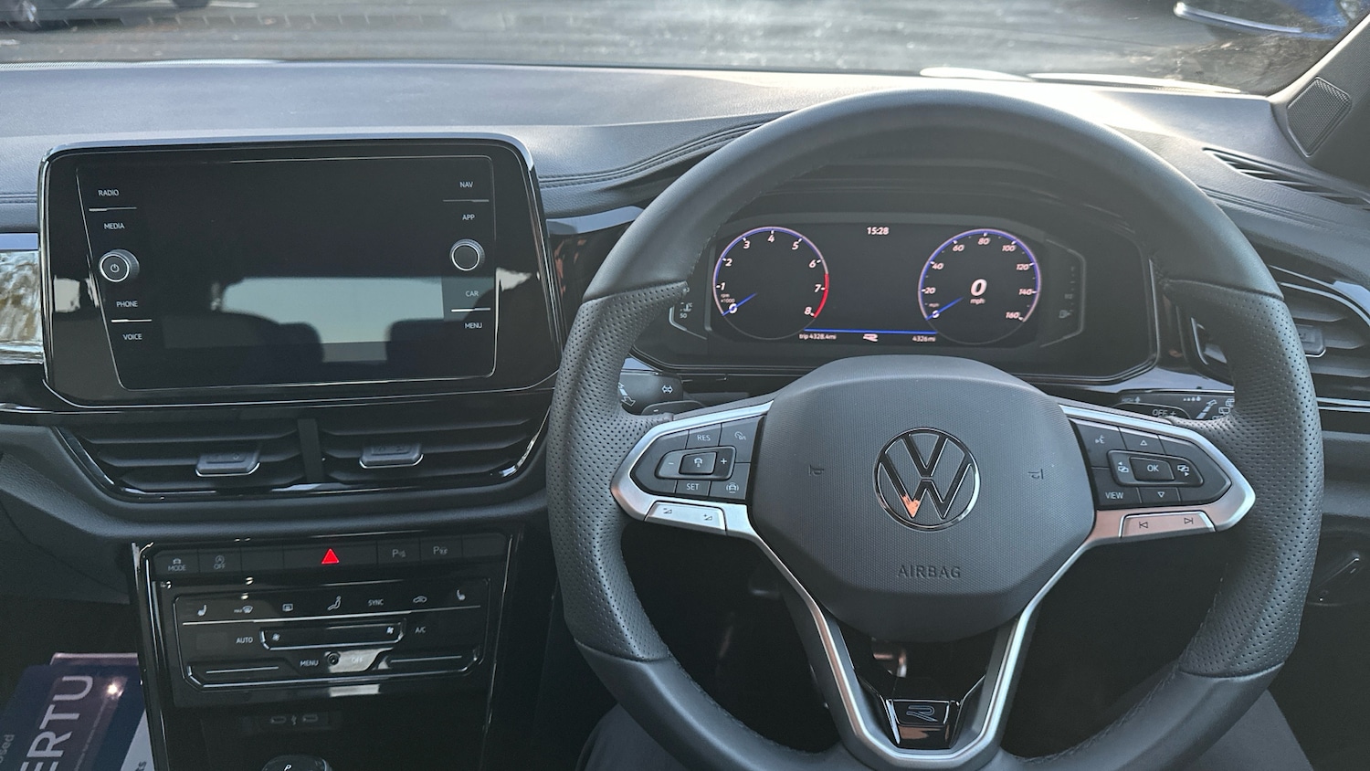 Used Volkswagen T-Roc 2025 for sale - 76892857: Photo 10