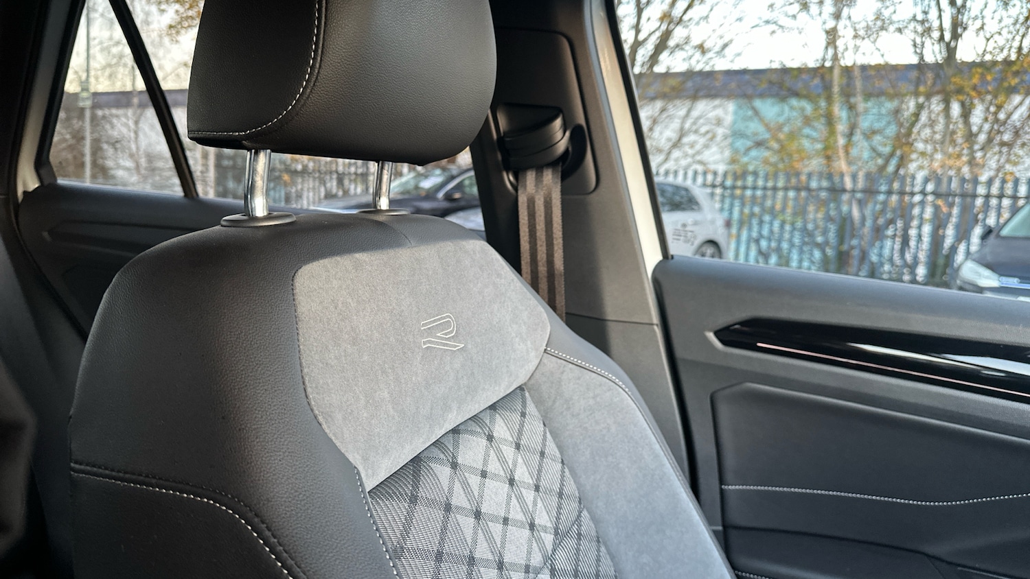 Used Volkswagen T-Roc 2025 for sale - 76892857: Photo 25