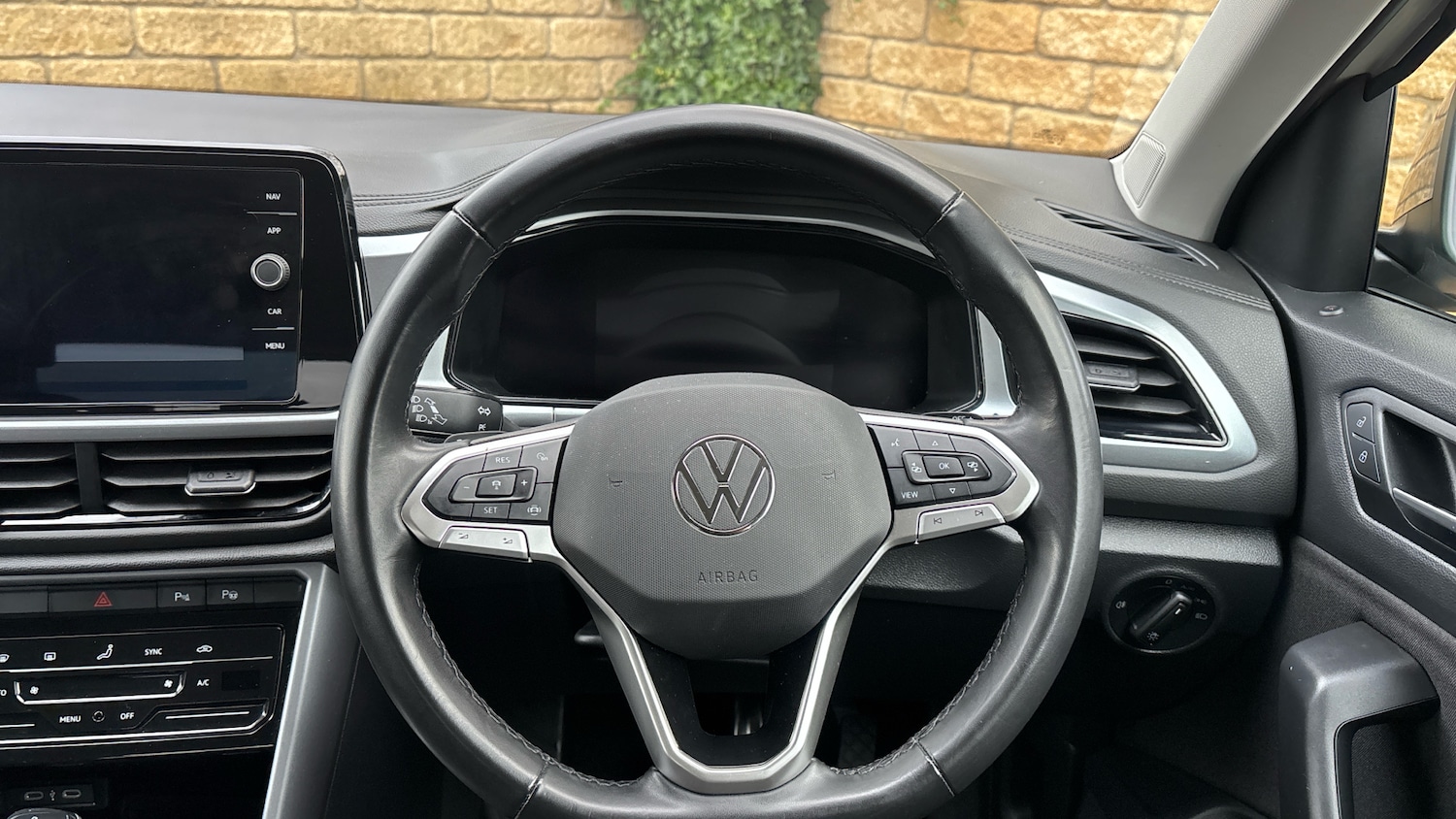 Used Volkswagen T-Roc 2025 for sale - 78198666: Photo 10