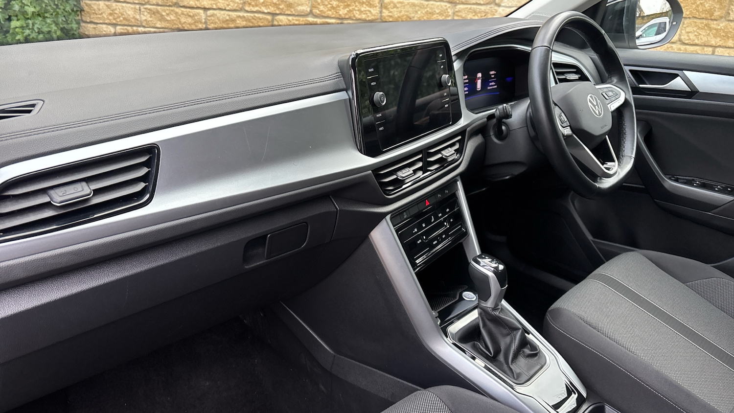 Used Volkswagen T-Roc 2025 for sale - 78198666: Photo 2