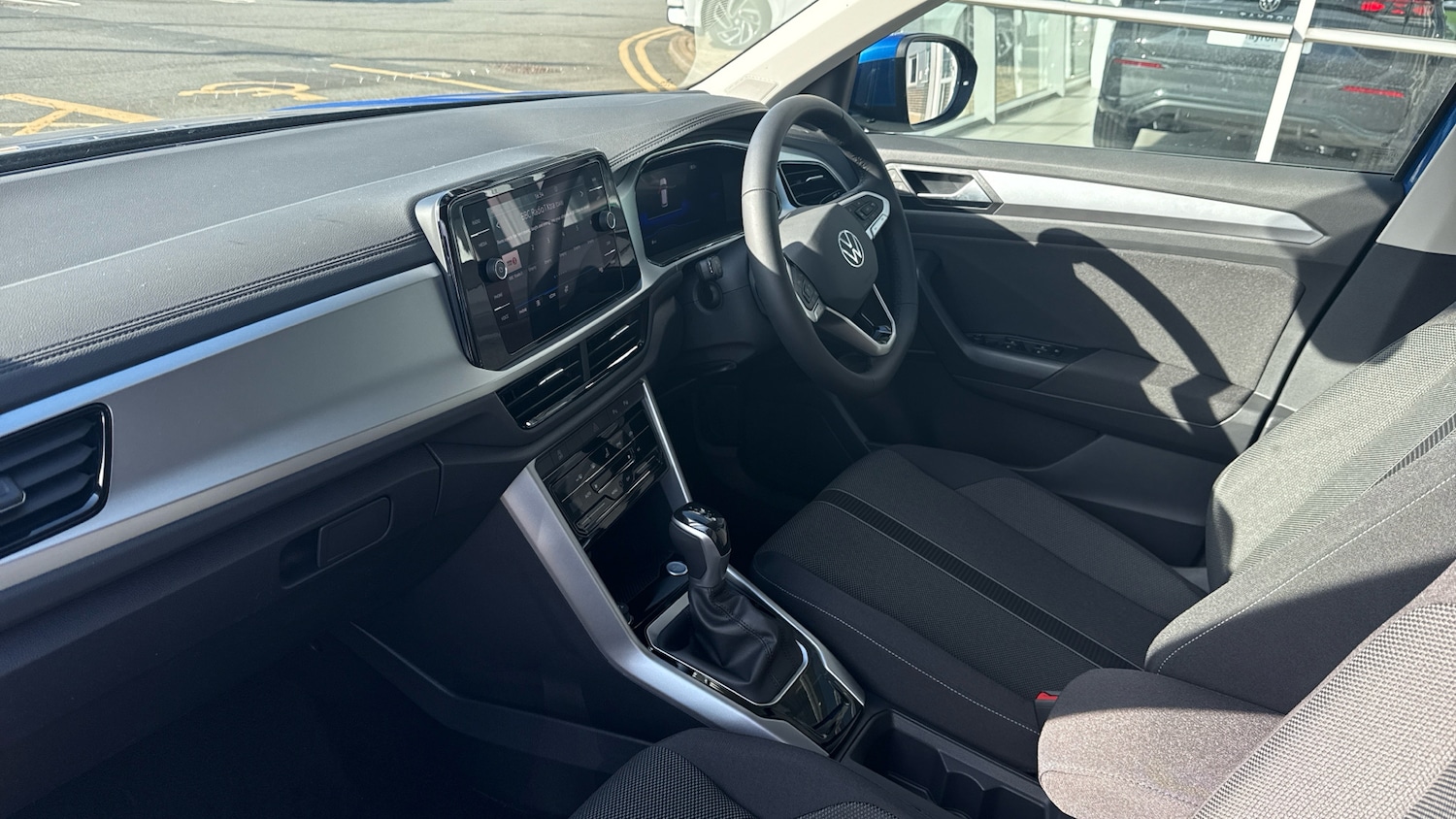 Used Volkswagen T-Roc 2025 for sale - 77034231: Photo 2