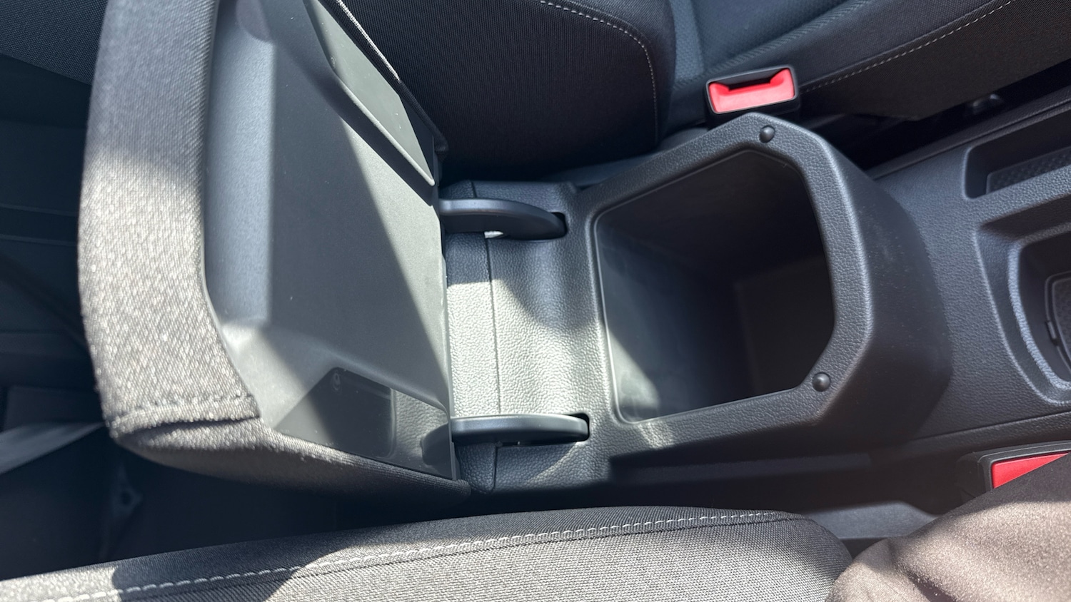 Used Volkswagen T-Roc 2025 for sale - 77034231: Photo 28