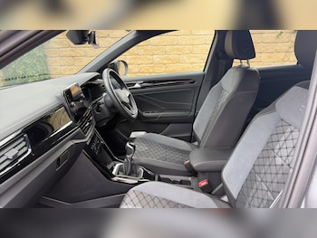 Used Volkswagen T-Roc 2024 for sale - 78468120: Photo