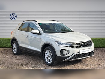Used Volkswagen T-Roc 2023 for sale - 77678589: Photo