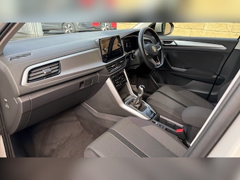 Used Volkswagen T-Roc 2023 for sale - 77678589: Photo