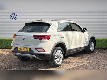 Used Volkswagen T-Roc 2023 for sale - 77678589: Photo