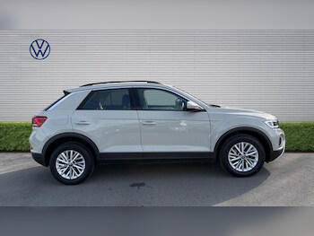 Used Volkswagen T-Roc 2023 for sale - 77678589: Photo