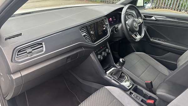 Used Volkswagen T-Roc 2019 for sale - 76115796: Photo 2