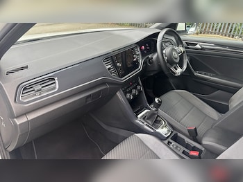 Used Volkswagen T-Roc 2019 for sale - 76115796: Photo 2