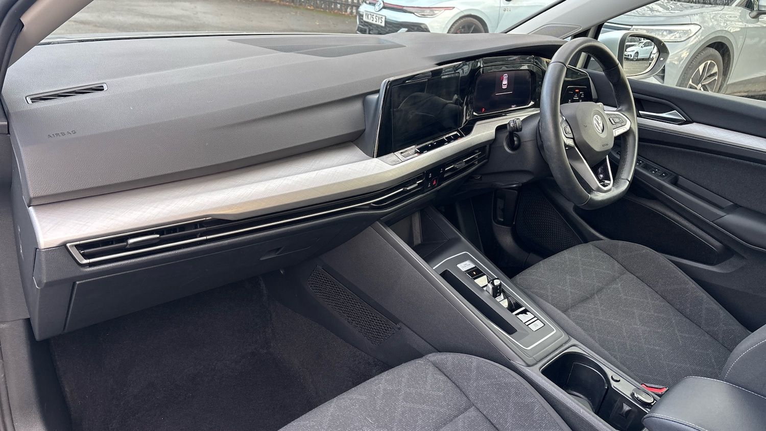 Used Volkswagen Golf 2023 for sale - 77206903: Photo 2