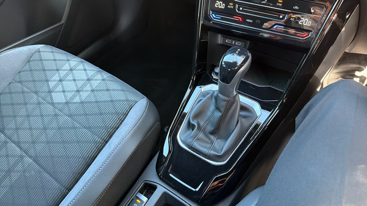 Used Volkswagen T-Roc 2023 for sale - 78190117: Photo 14