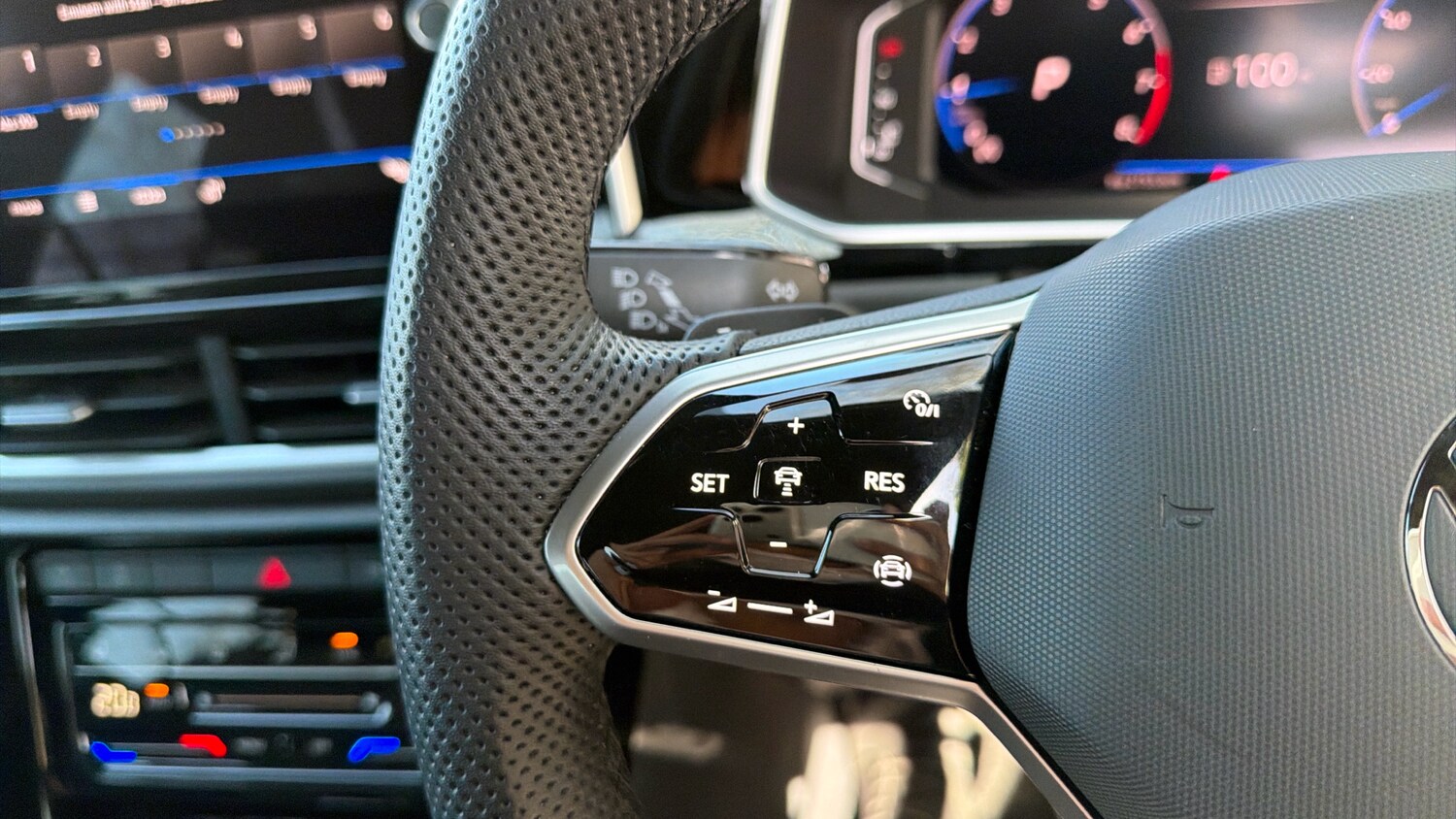 Used Volkswagen T-Roc 2023 for sale - 78190117: Photo 17