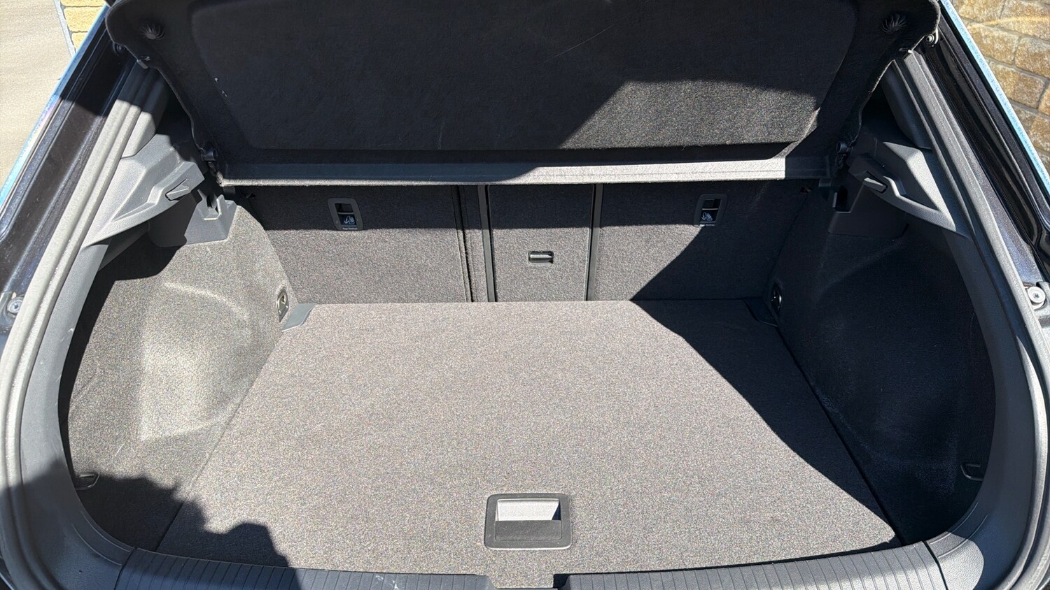 Used Volkswagen T-Roc 2023 for sale - 78190117: Photo 20