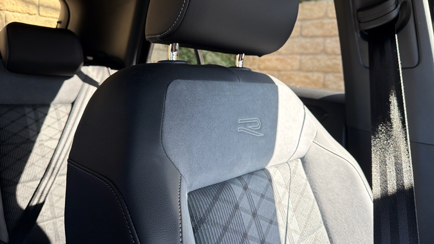 Used Volkswagen T-Roc 2023 for sale - 78190117: Photo 25