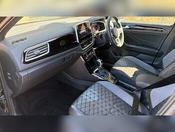 Used Volkswagen T-Roc 2023 for sale - 78190117: Photo