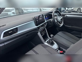 Used Volkswagen T-Roc 2023 for sale - 76968336: Photo