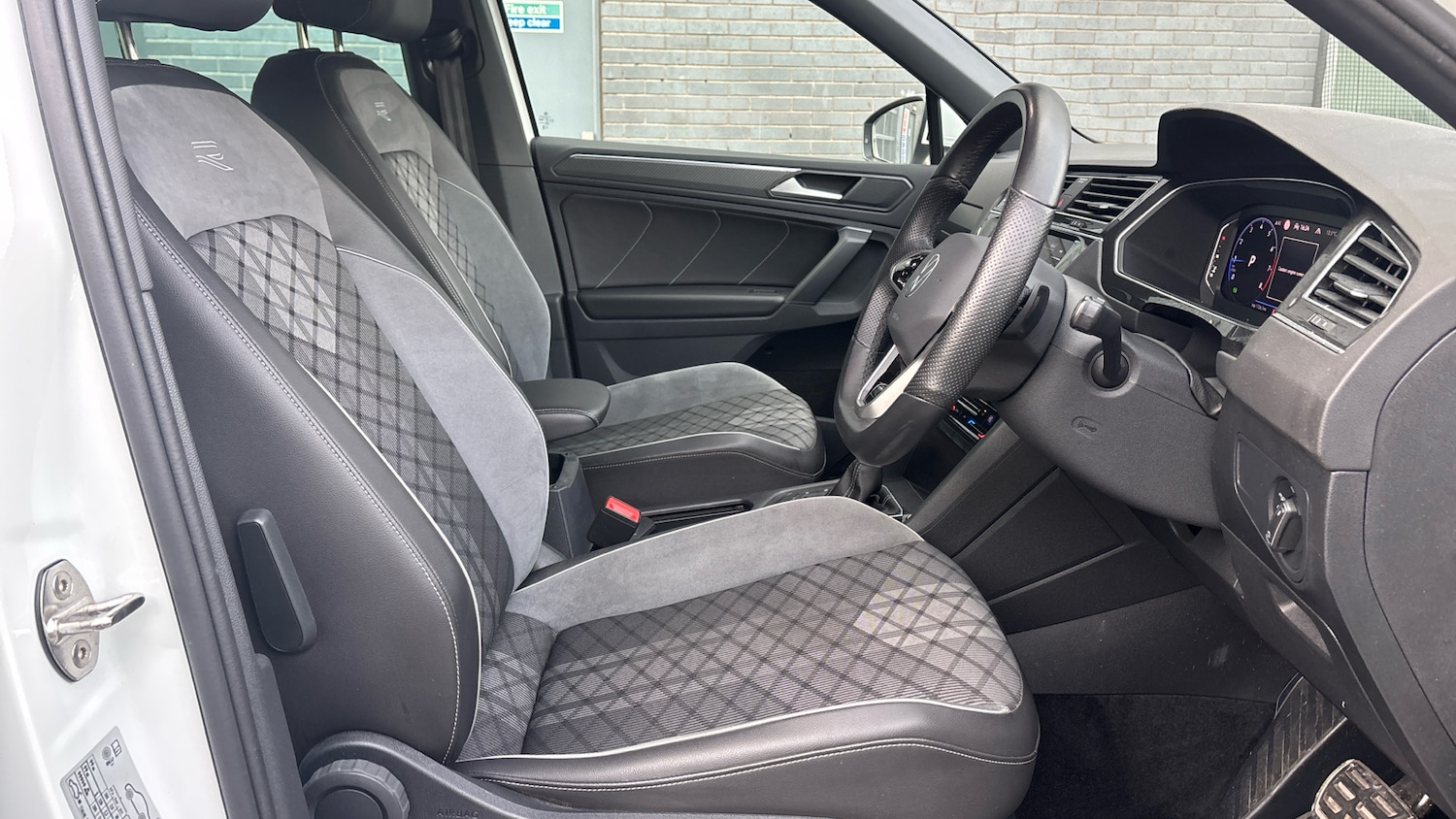 Used Volkswagen Tiguan 2023 for sale - 76064130: Photo 15