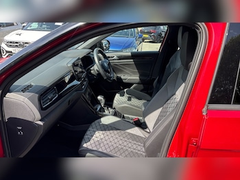 Used Volkswagen T-Roc 2023 for sale - 75572566: Photo