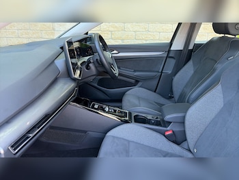 Used Volkswagen Golf 2024 for sale - 79044600: Photo