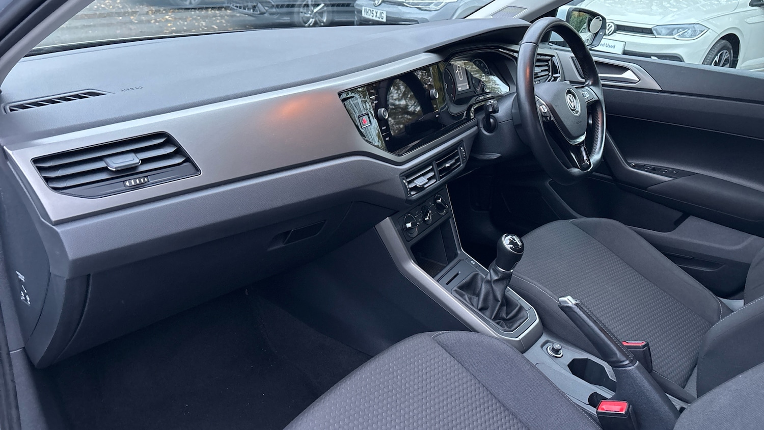 Used Volkswagen Polo 2018 for sale - 76807409: Photo 2