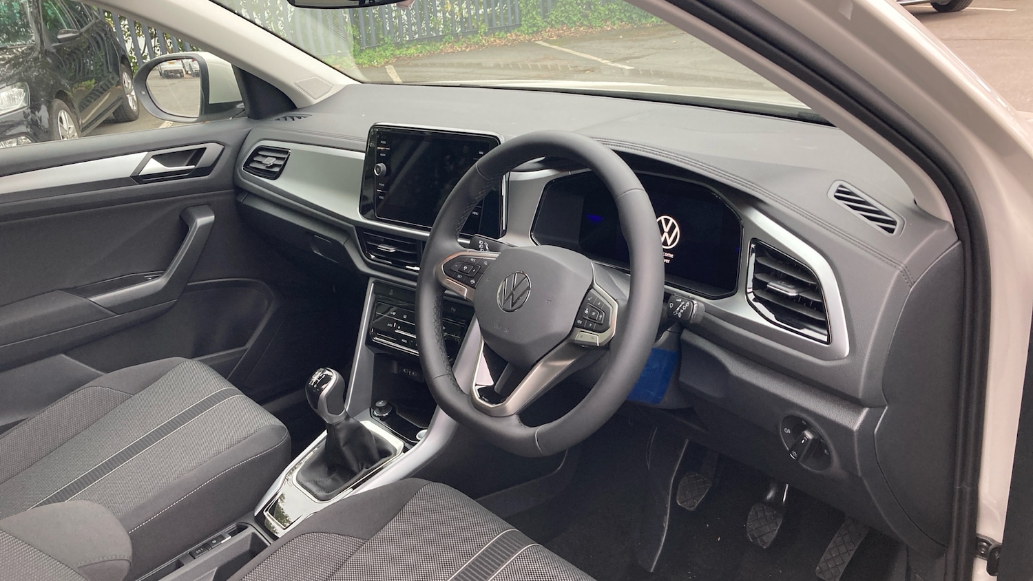 Used Volkswagen T-Roc 2025 for sale - 77106413: Photo 6