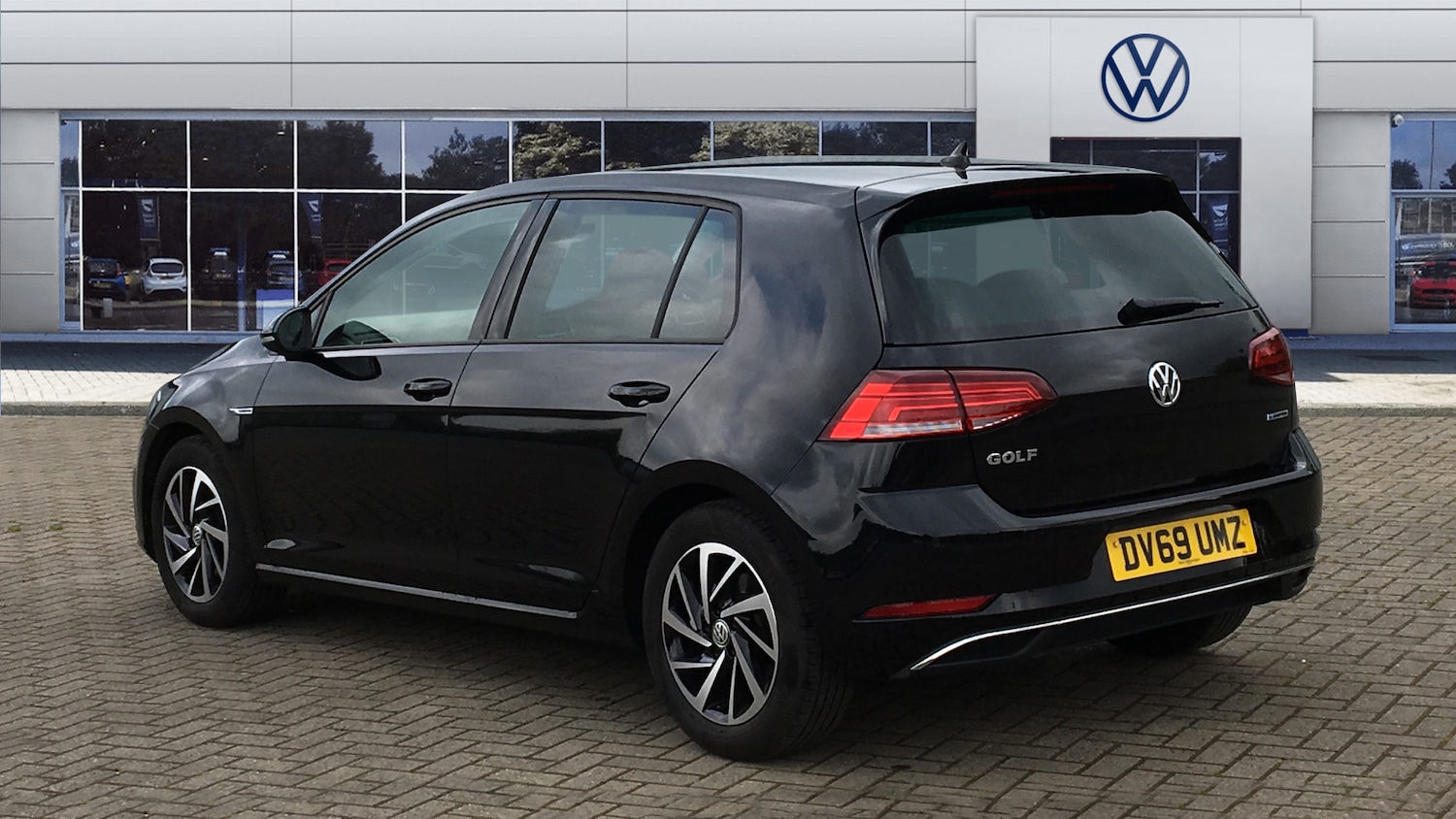 Used Volkswagen Golf 2019 for sale - 76115795: Photo 2