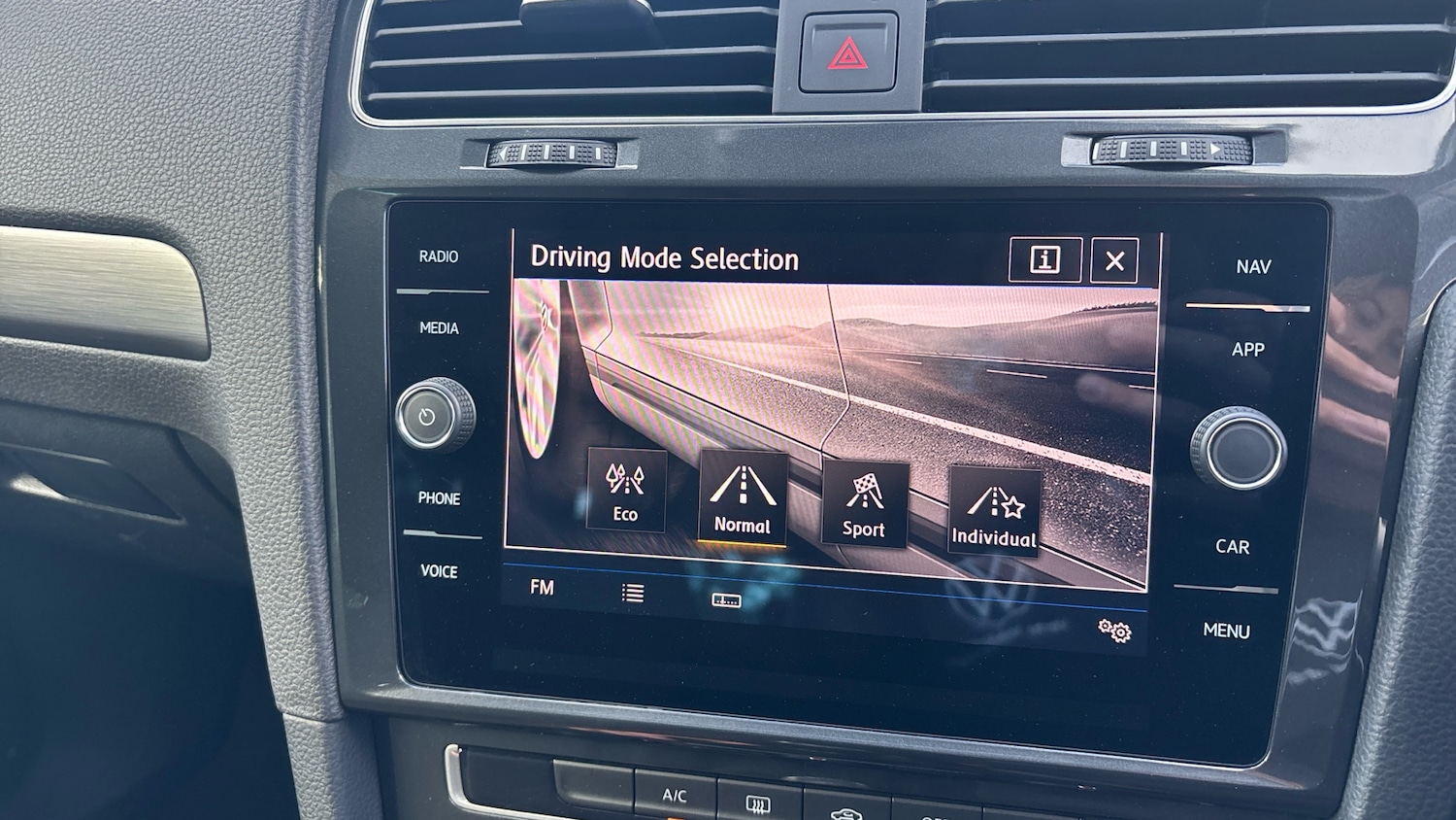 Used Volkswagen Golf 2019 for sale - 76115795: Photo 33