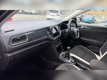 Used Volkswagen T-Roc 2019 for sale - 77951357: Photo