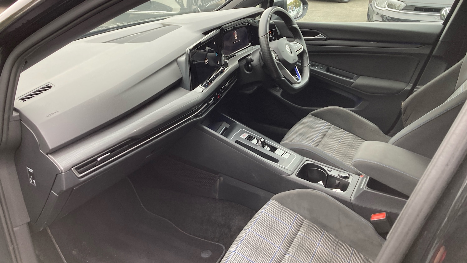 Used Volkswagen Golf 2021 for sale - 76508022: Photo 2