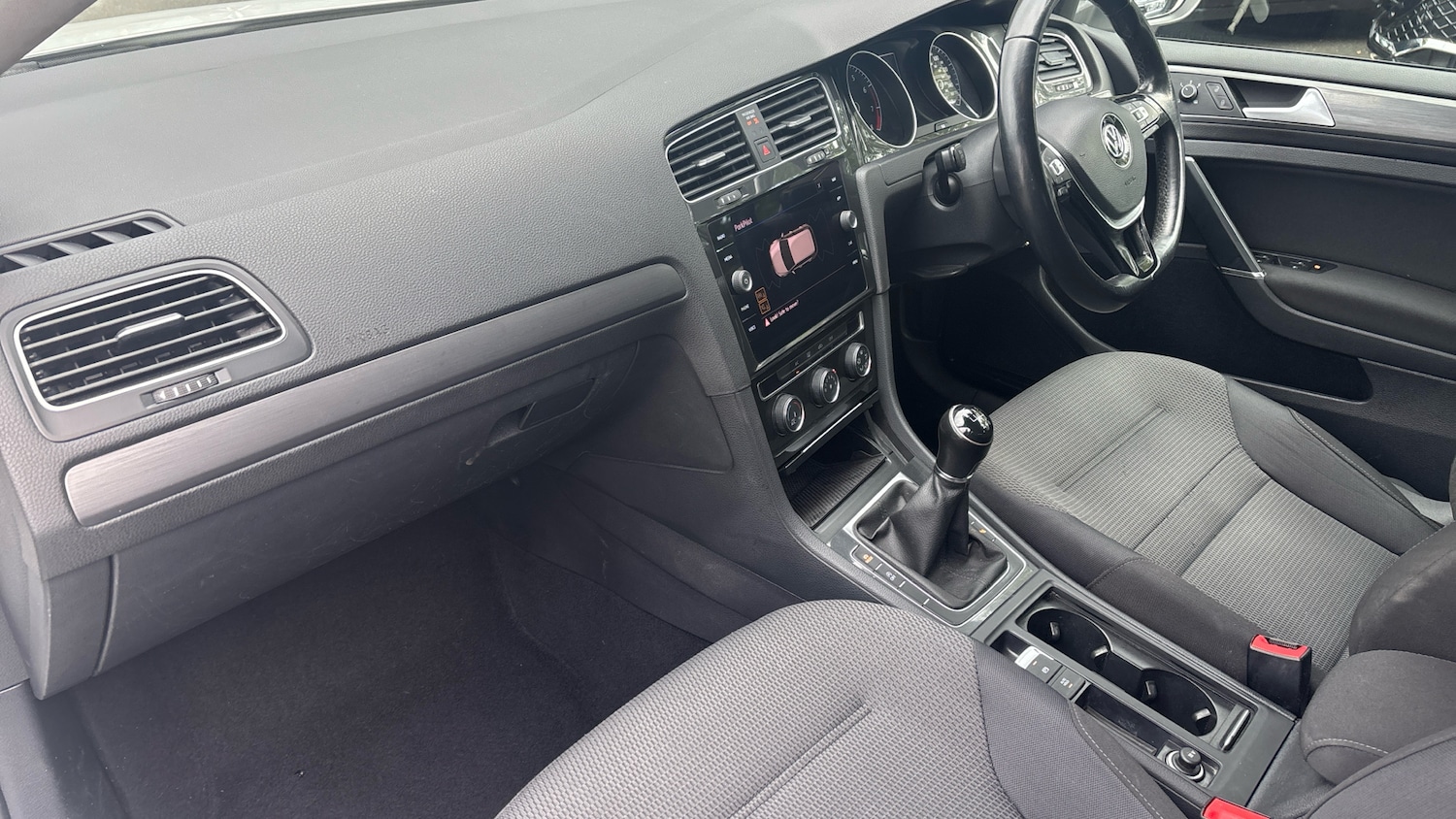 Used Volkswagen Golf 2019 for sale - 76181907: Photo 2