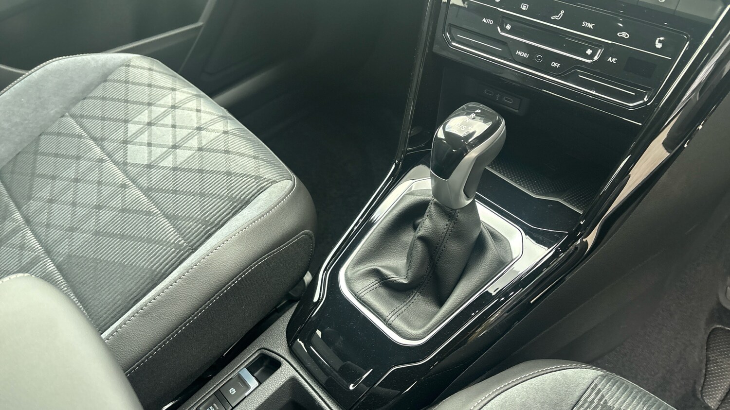 Used Volkswagen T-Roc 2025 for sale - 76075771: Photo 14