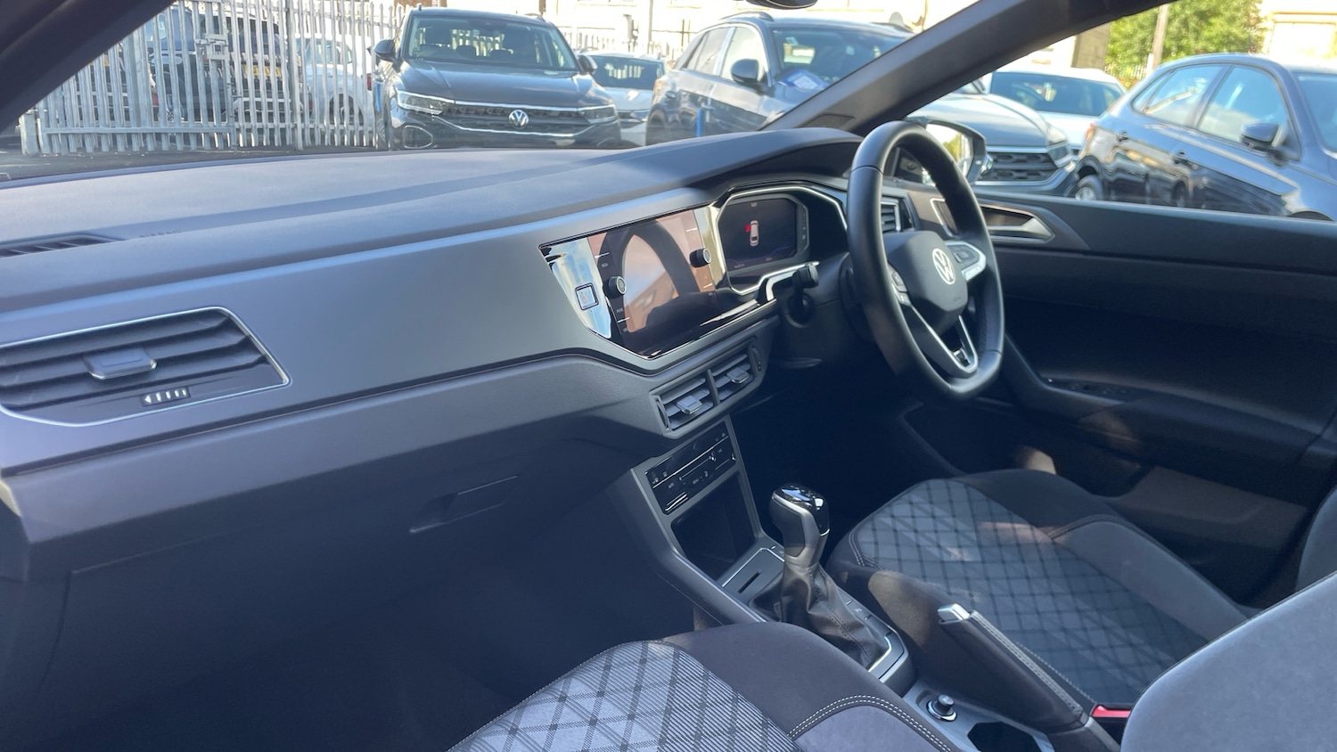 Used Volkswagen Polo 2024 for sale - 76322394: Photo 2