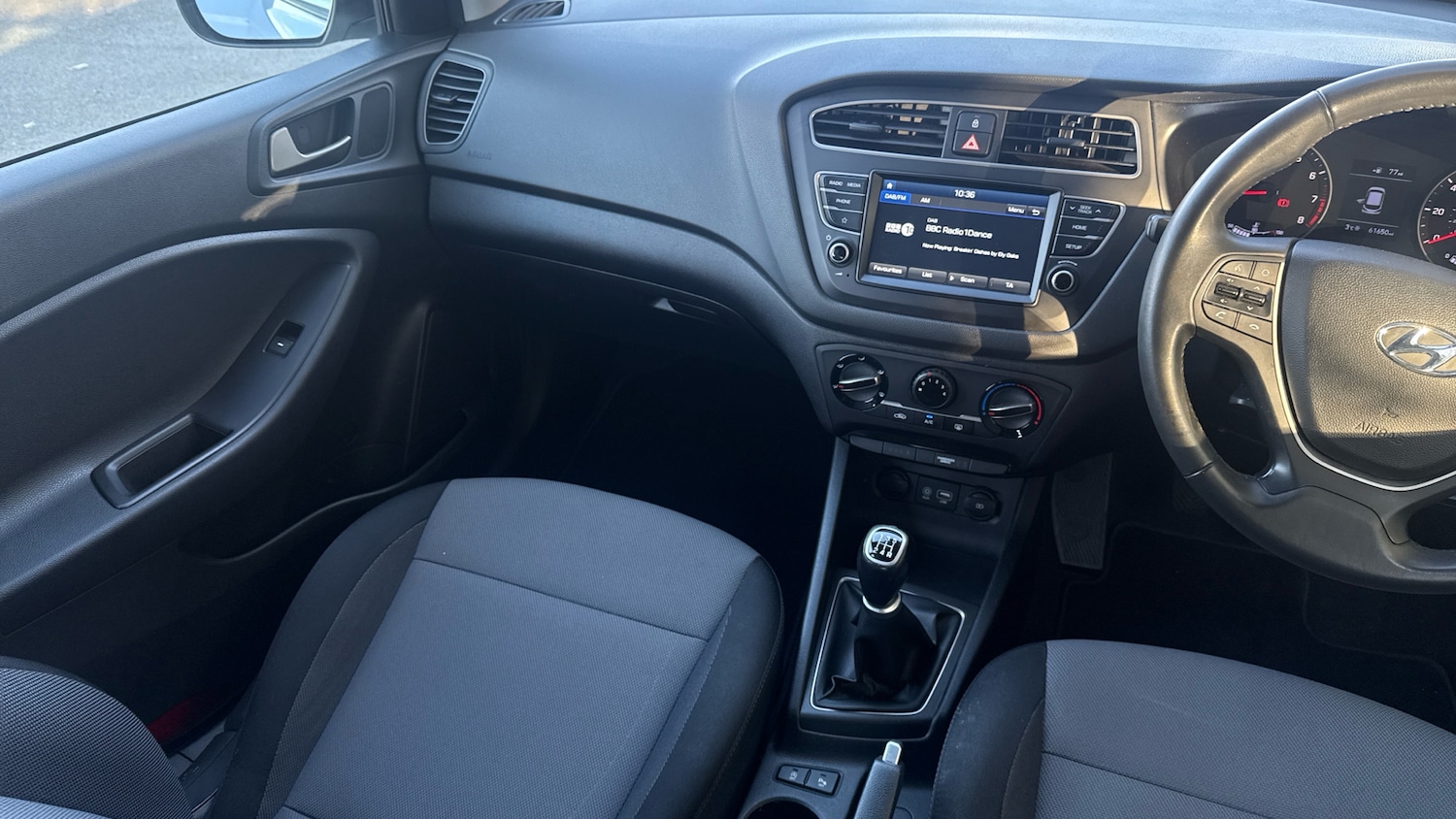 Used Hyundai i20 2018 for sale - 76734337: Photo 14