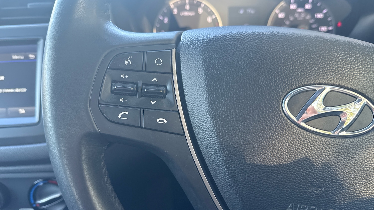 Used Hyundai i20 2018 for sale - 76734337: Photo 30