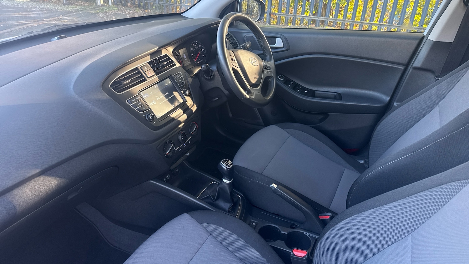 Used Hyundai i20 2018 for sale - 76734337: Photo 9