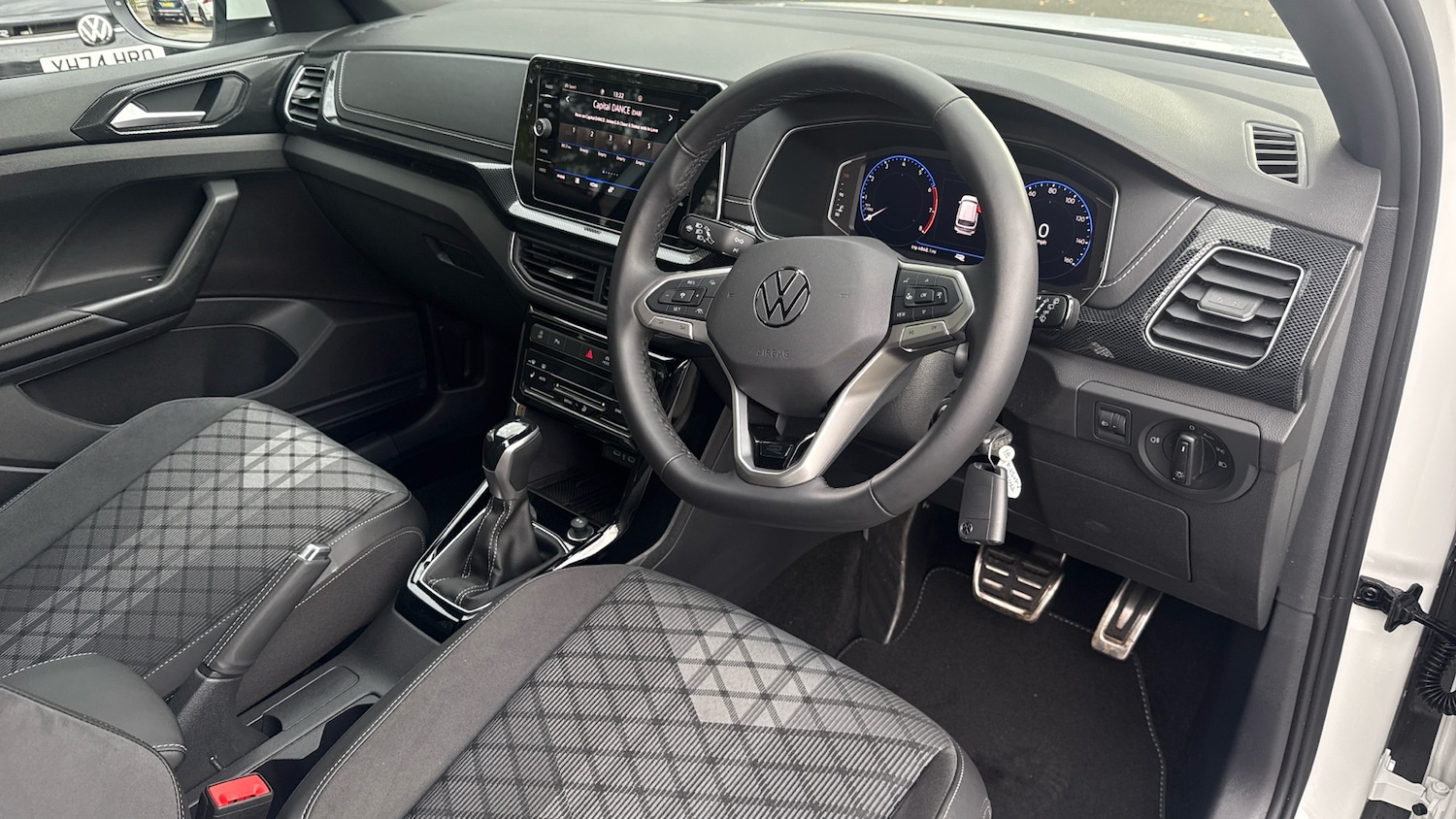 Used Volkswagen T-Cross 2025 for sale - 76480188: Photo 6