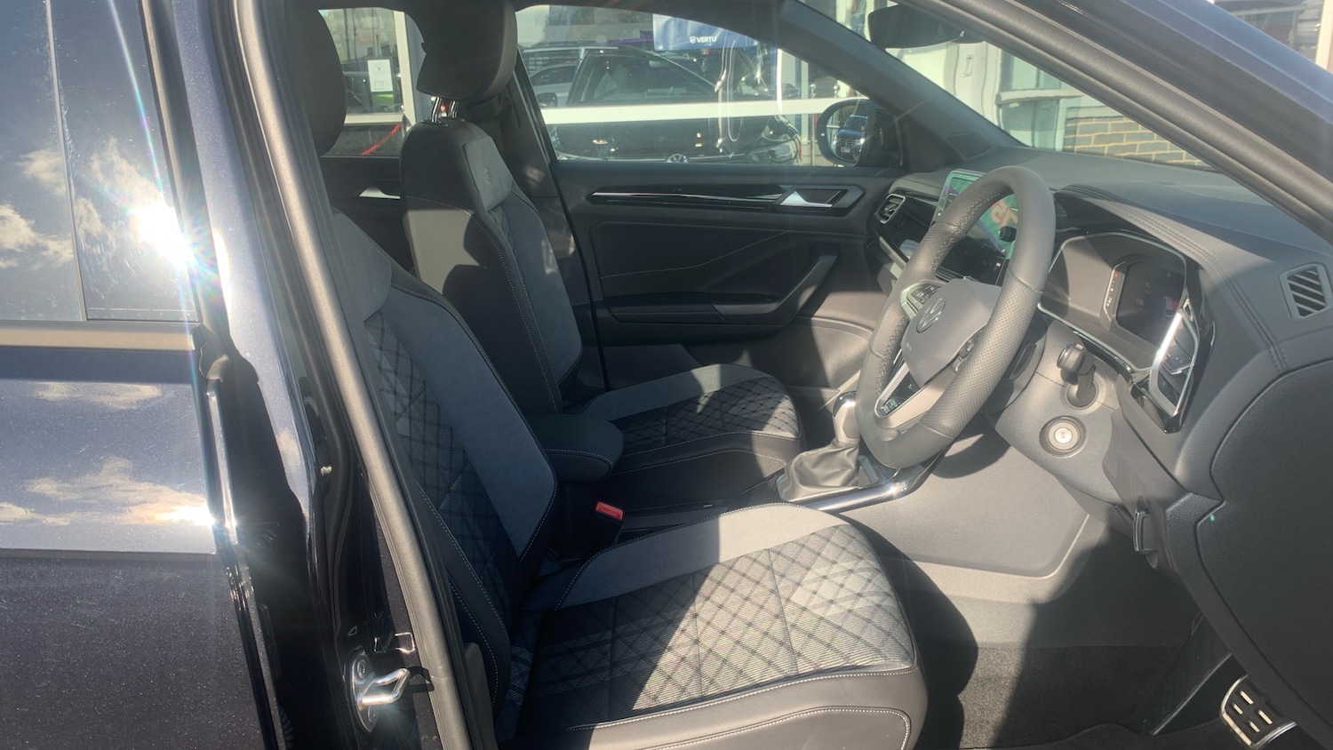 Used Volkswagen T-Roc 2025 for sale - 77541892: Photo 15