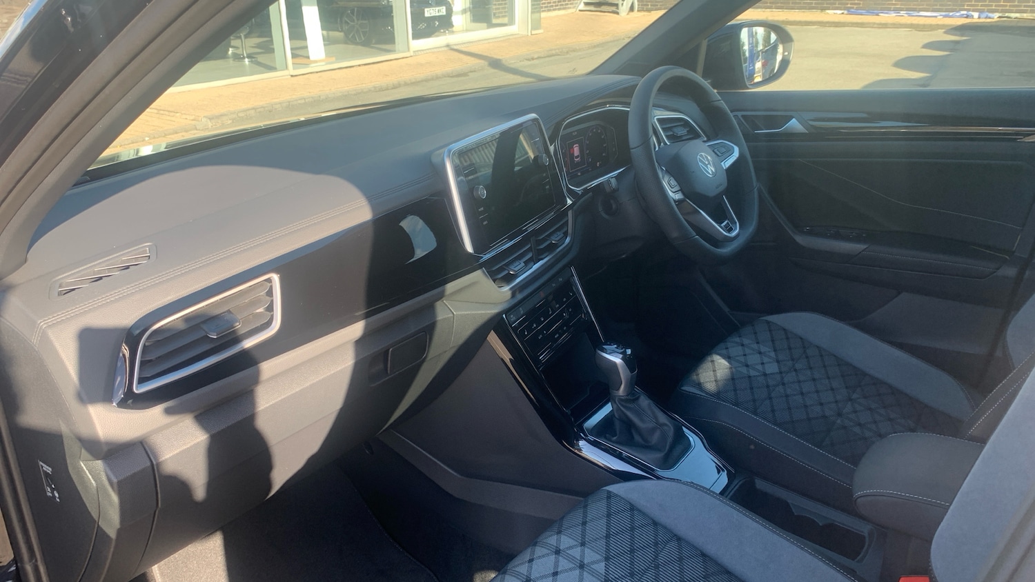 Used Volkswagen T-Roc 2025 for sale - 77541892: Photo 2