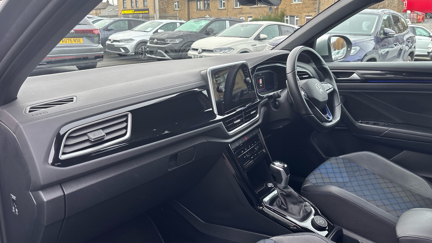 Used Volkswagen T-Roc 2022 for sale - 77258703: Photo 2