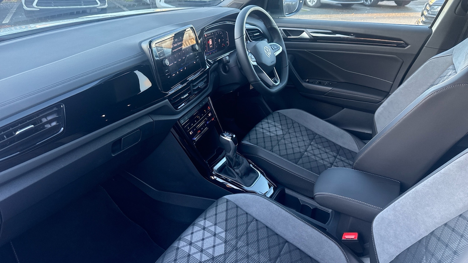 Used Volkswagen T-Roc 2025 for sale - 76905970: Photo 2