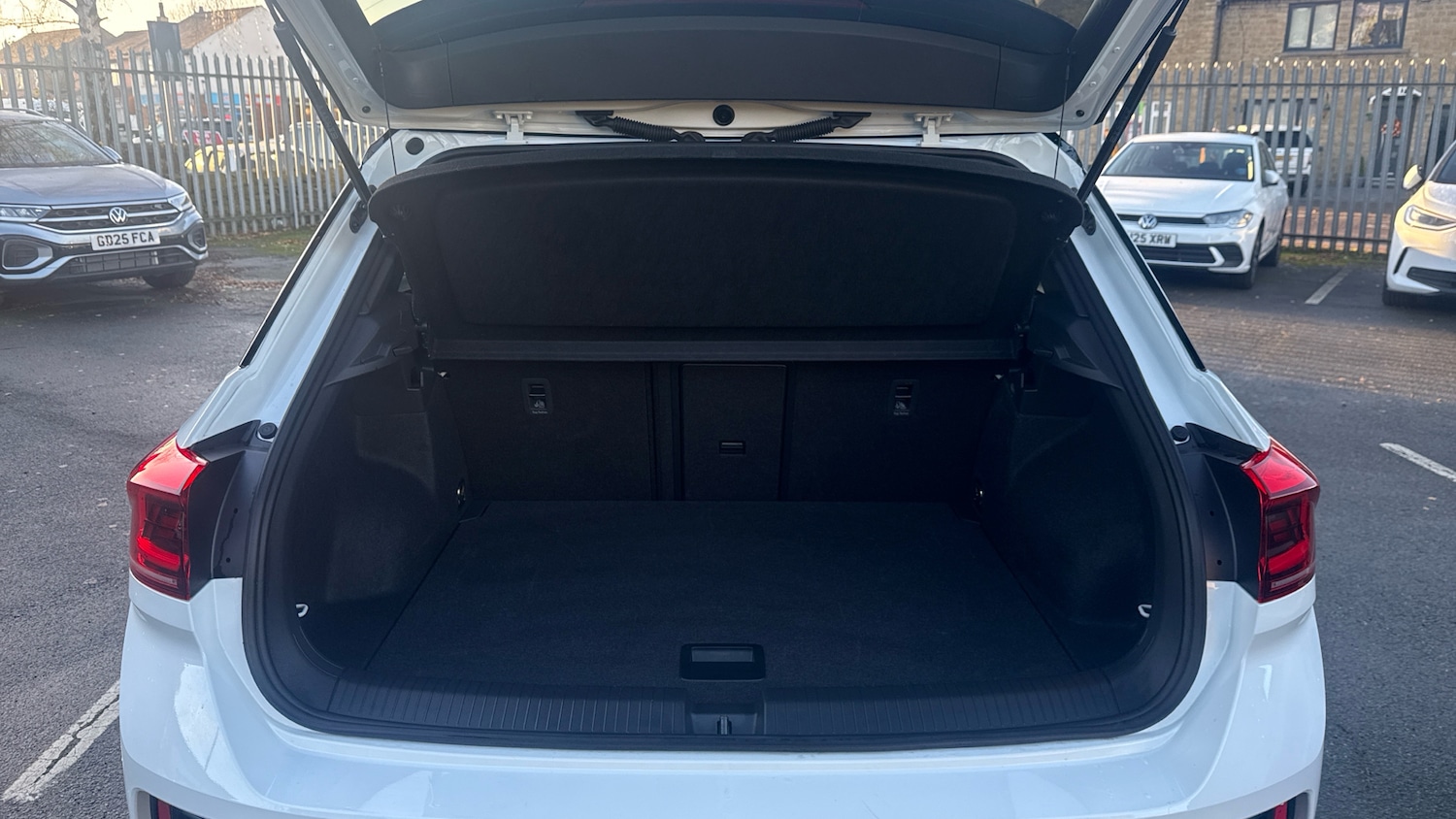 Used Volkswagen T-Roc 2025 for sale - 76905970: Photo 20